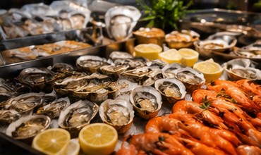 Présentation de fruits de mer sur glace au buffet Le Synapse